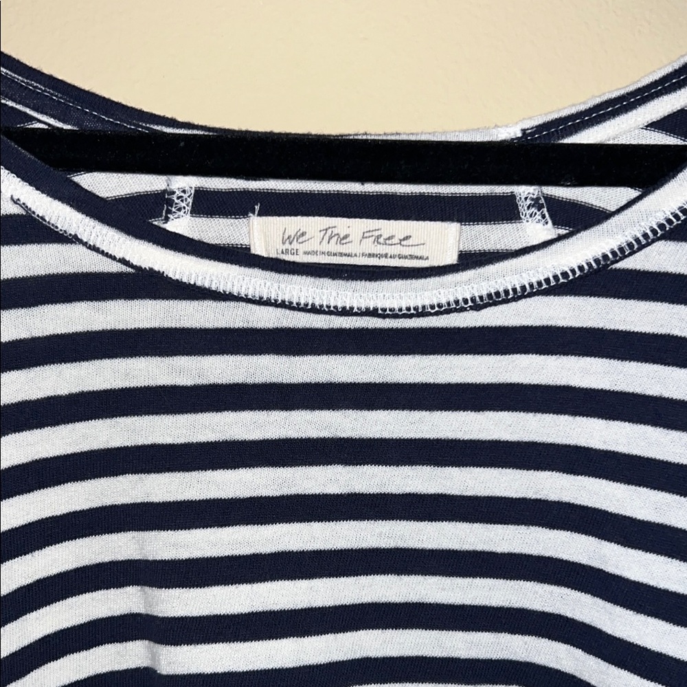 We The Free- Size L - Picture 3 of 4